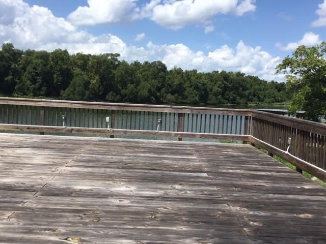 351 S Lakeside Drive, Huntsville, TX 77320