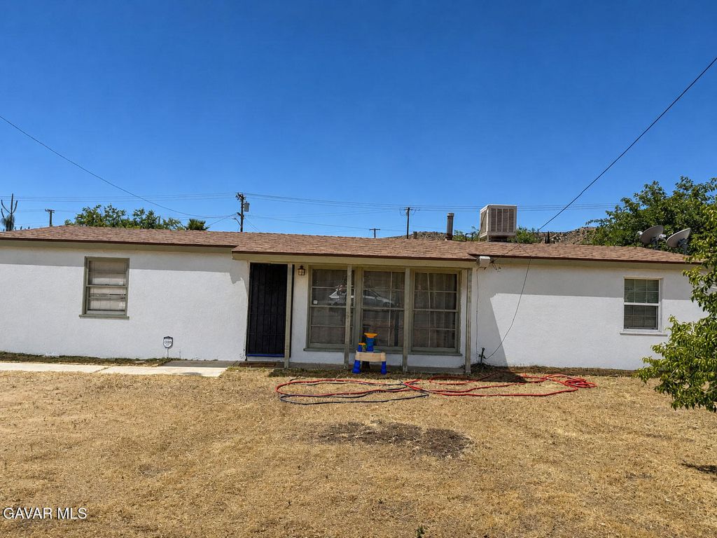 1118 W Ave P-14, Palmdale, CA 93551