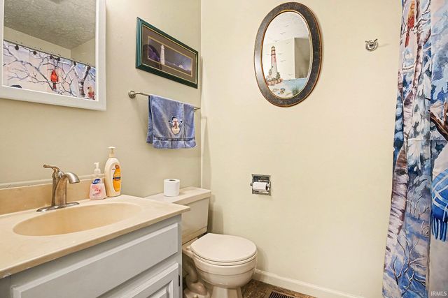 1817 Sunset Drive, Warsaw, IN 46580