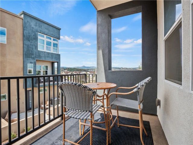 27013 Hummingbird Lane, Valencia, CA 91381