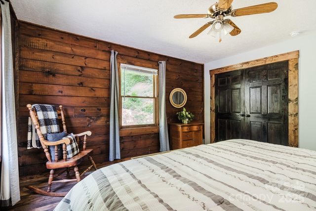 2266 Sugar Mountain Drive, Newland, NC 28657