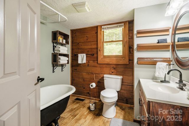2266 Sugar Mountain Drive, Newland, NC 28657