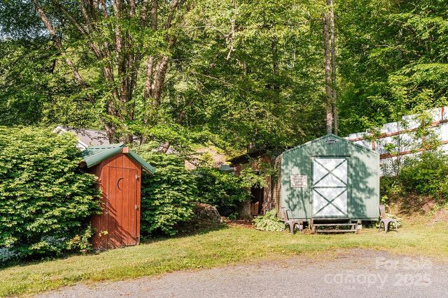 2266 Sugar Mountain Drive, Newland, NC 28657