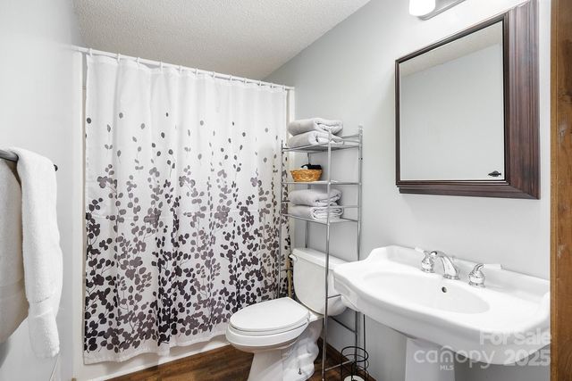 2266 Sugar Mountain Drive, Newland, NC 28657