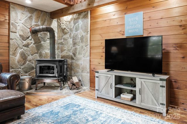 2266 Sugar Mountain Drive, Newland, NC 28657