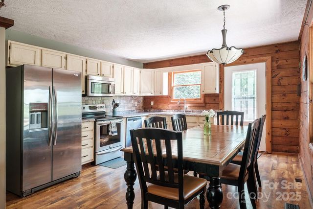 2266 Sugar Mountain Drive, Newland, NC 28657
