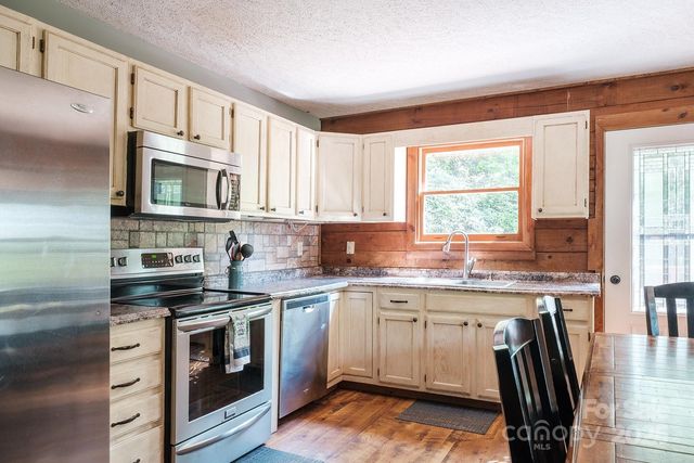 2266 Sugar Mountain Drive, Newland, NC 28657