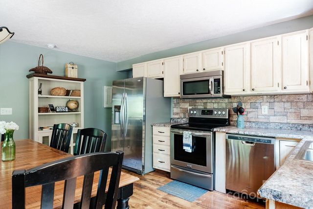 2266 Sugar Mountain Drive, Newland, NC 28657