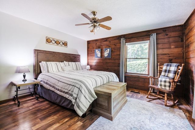 2266 Sugar Mountain Drive, Newland, NC 28657
