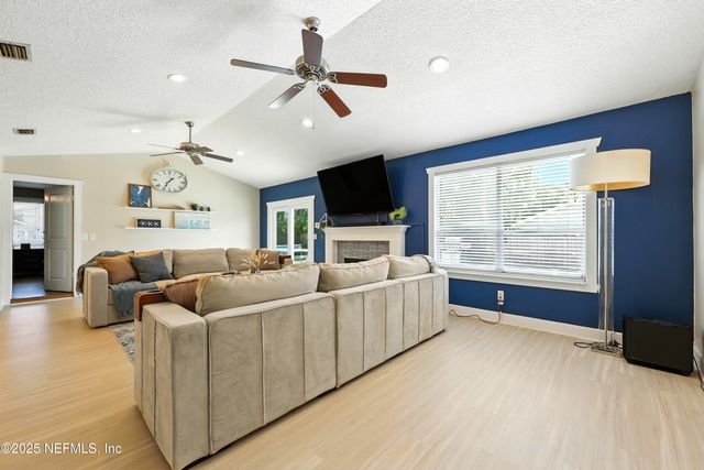10 QUAIL Lane, Jacksonville Beach, FL 32250
