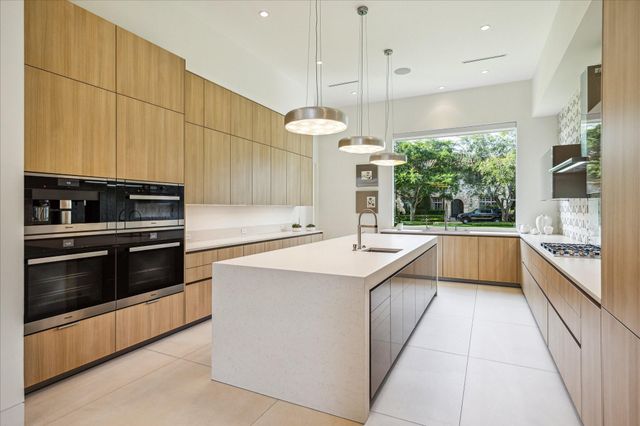 311 Brown Saddle Street, Houston, TX 77057