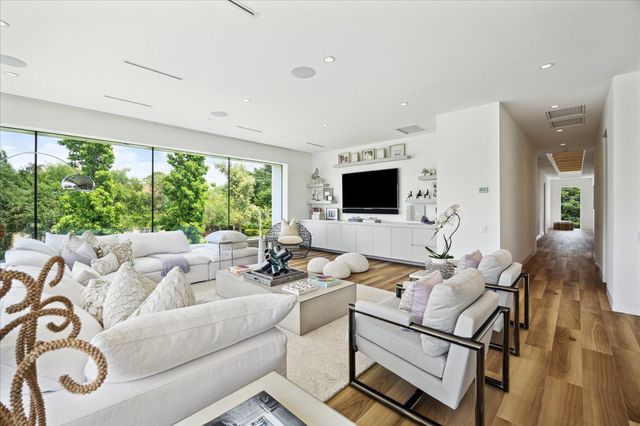 311 Brown Saddle Street, Houston, TX 77057