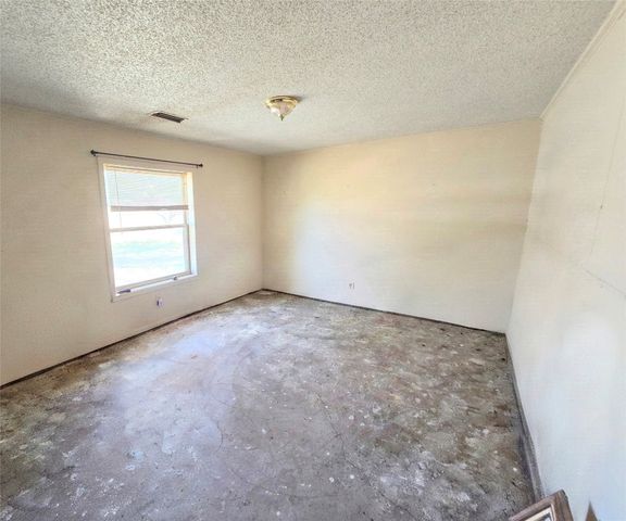 6474 Bear Run Drive, Sanger, TX 76266