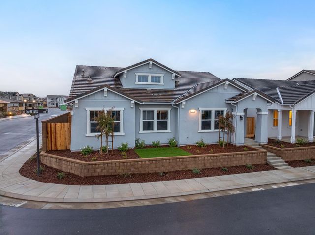 395 Peters Lane S, Madera, CA 93636