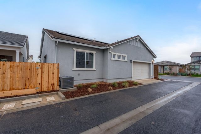 395 Peters Lane S, Madera, CA 93636