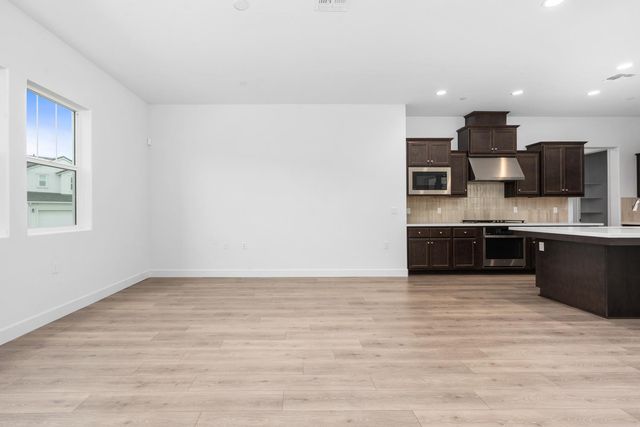 395 Peters Lane S, Madera, CA 93636