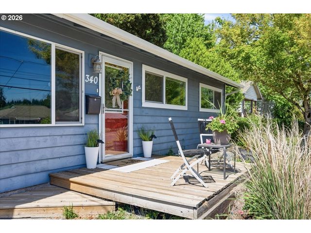 340 E GLOUCESTER St, Gladstone, OR 97027