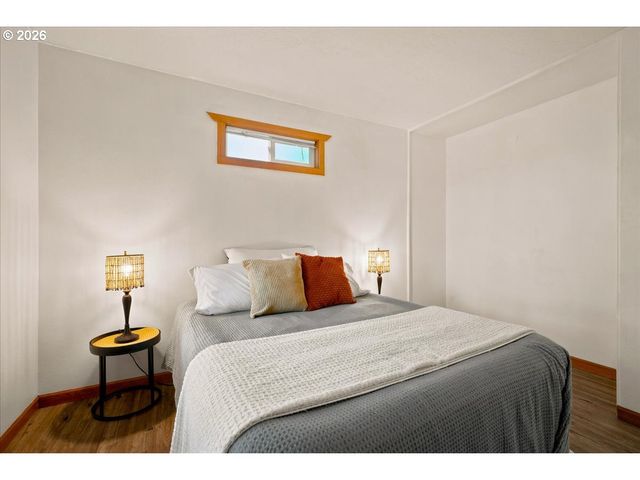 340 E GLOUCESTER St, Gladstone, OR 97027