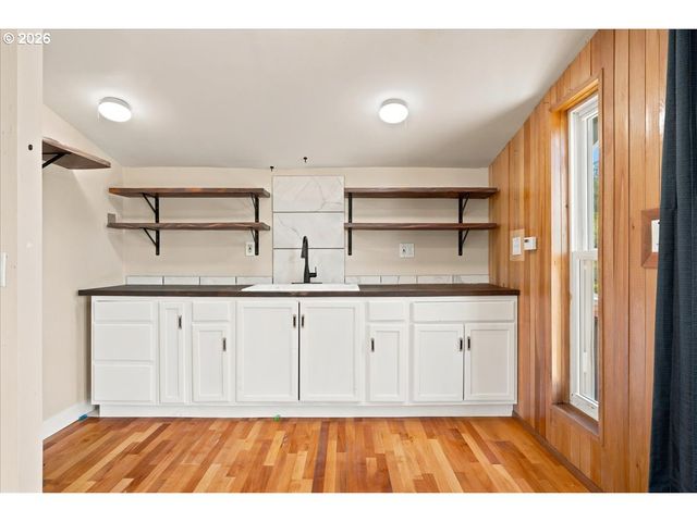 340 E GLOUCESTER St, Gladstone, OR 97027
