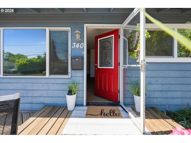 340 E GLOUCESTER St, Gladstone, OR 97027