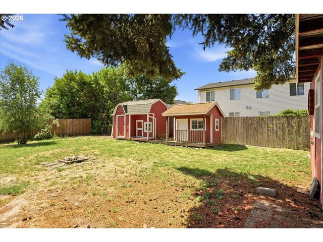 340 E GLOUCESTER St, Gladstone, OR 97027