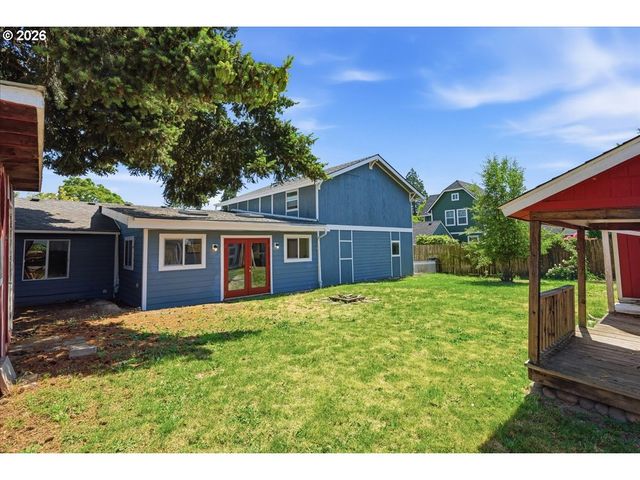 340 E GLOUCESTER St, Gladstone, OR 97027