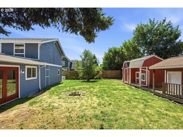 340 E GLOUCESTER St, Gladstone, OR 97027