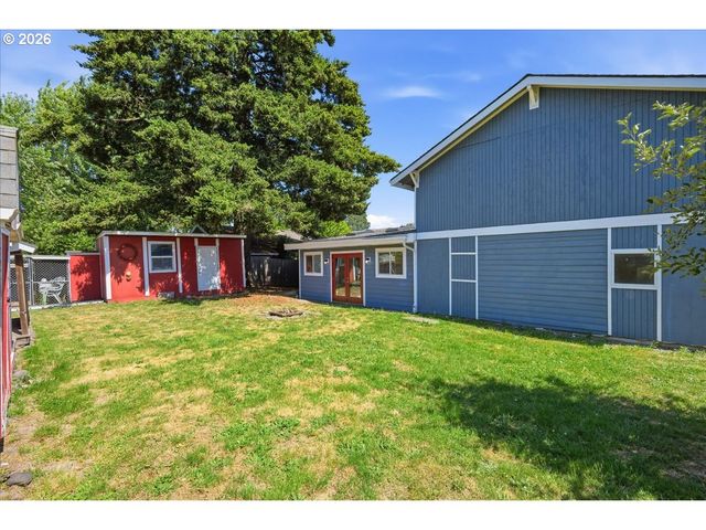 340 E GLOUCESTER St, Gladstone, OR 97027