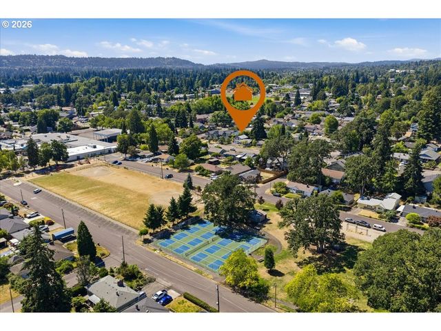 340 E GLOUCESTER St, Gladstone, OR 97027
