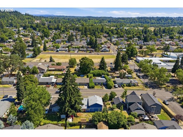 340 E GLOUCESTER St, Gladstone, OR 97027