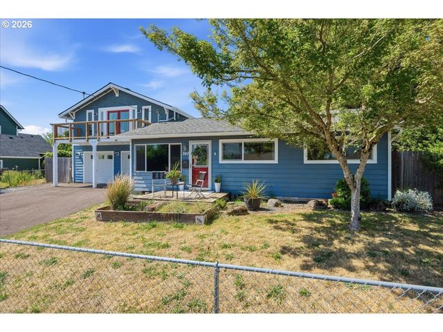 340 E GLOUCESTER St, Gladstone, OR 97027