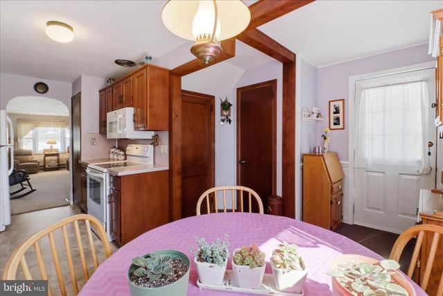 10 BETHANY RD, Ephrata, PA 17522