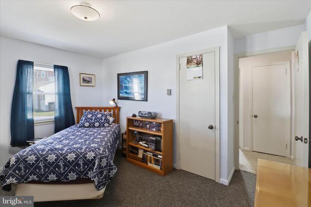 10 BETHANY RD, Ephrata, PA 17522