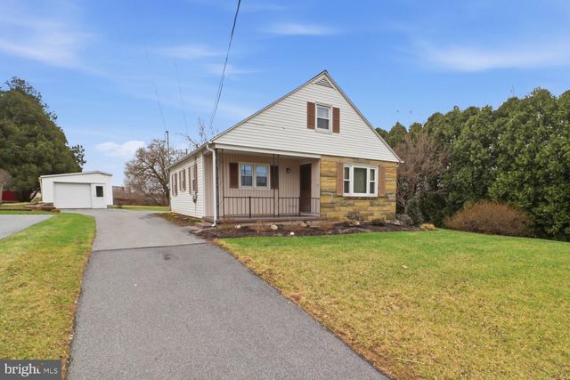 10 BETHANY RD, Ephrata, PA 17522
