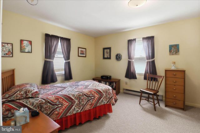 10 BETHANY RD, Ephrata, PA 17522