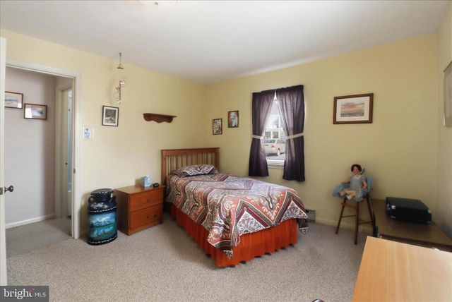 10 BETHANY RD, Ephrata, PA 17522