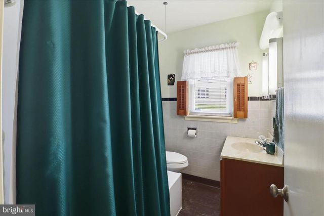 10 BETHANY RD, Ephrata, PA 17522