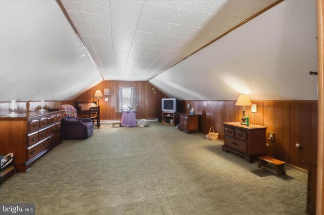 10 BETHANY RD, Ephrata, PA 17522