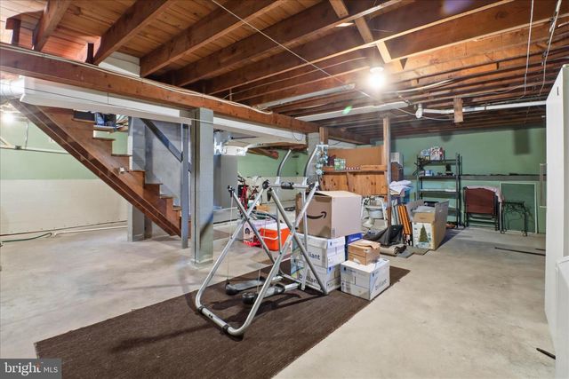 10 BETHANY RD, Ephrata, PA 17522