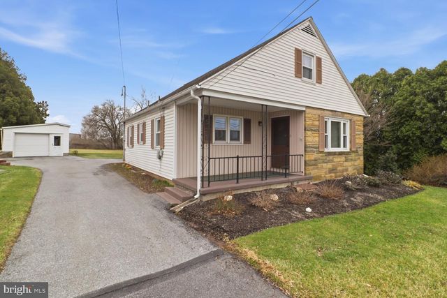 10 BETHANY RD, Ephrata, PA 17522