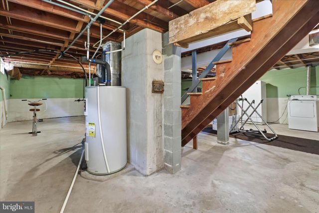 10 BETHANY RD, Ephrata, PA 17522