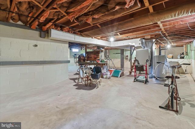 10 BETHANY RD, Ephrata, PA 17522