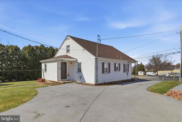 10 BETHANY RD, Ephrata, PA 17522