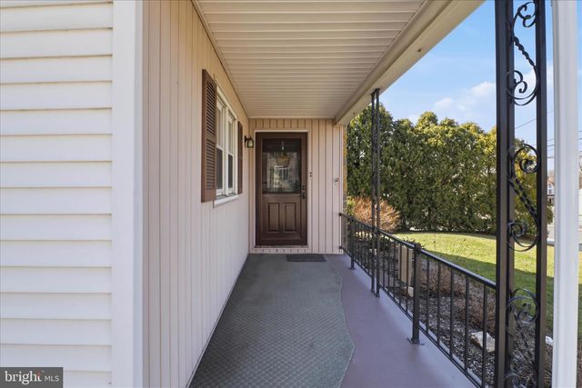 10 BETHANY RD, Ephrata, PA 17522