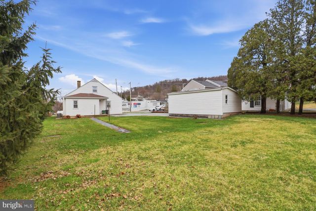 10 BETHANY RD, Ephrata, PA 17522