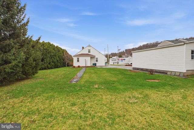 10 BETHANY RD, Ephrata, PA 17522