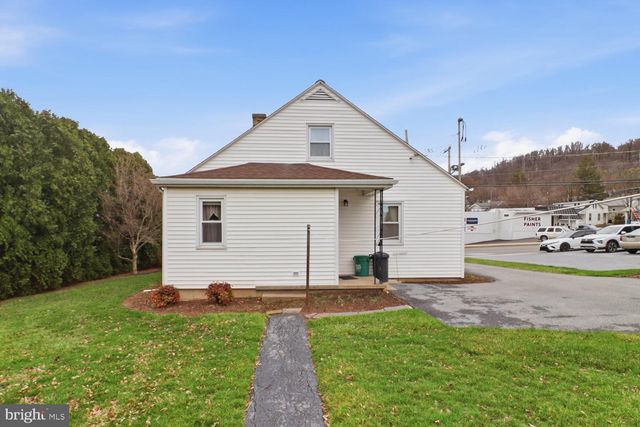 10 BETHANY RD, Ephrata, PA 17522