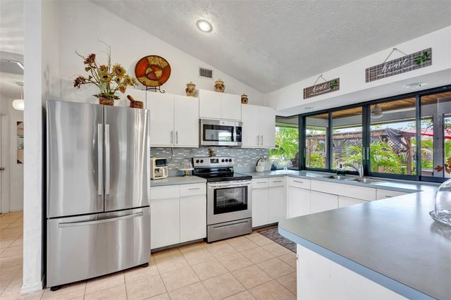 502 SE GUAVA TERRACE, Port St Lucie, FL 34983