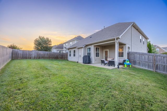 1079 Solomon Ln, Spring Hill, TN 37174