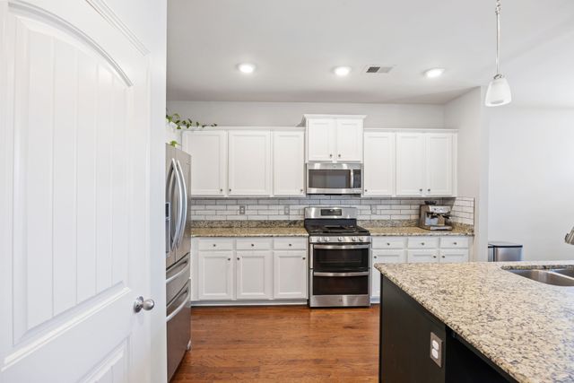 1079 Solomon Ln, Spring Hill, TN 37174